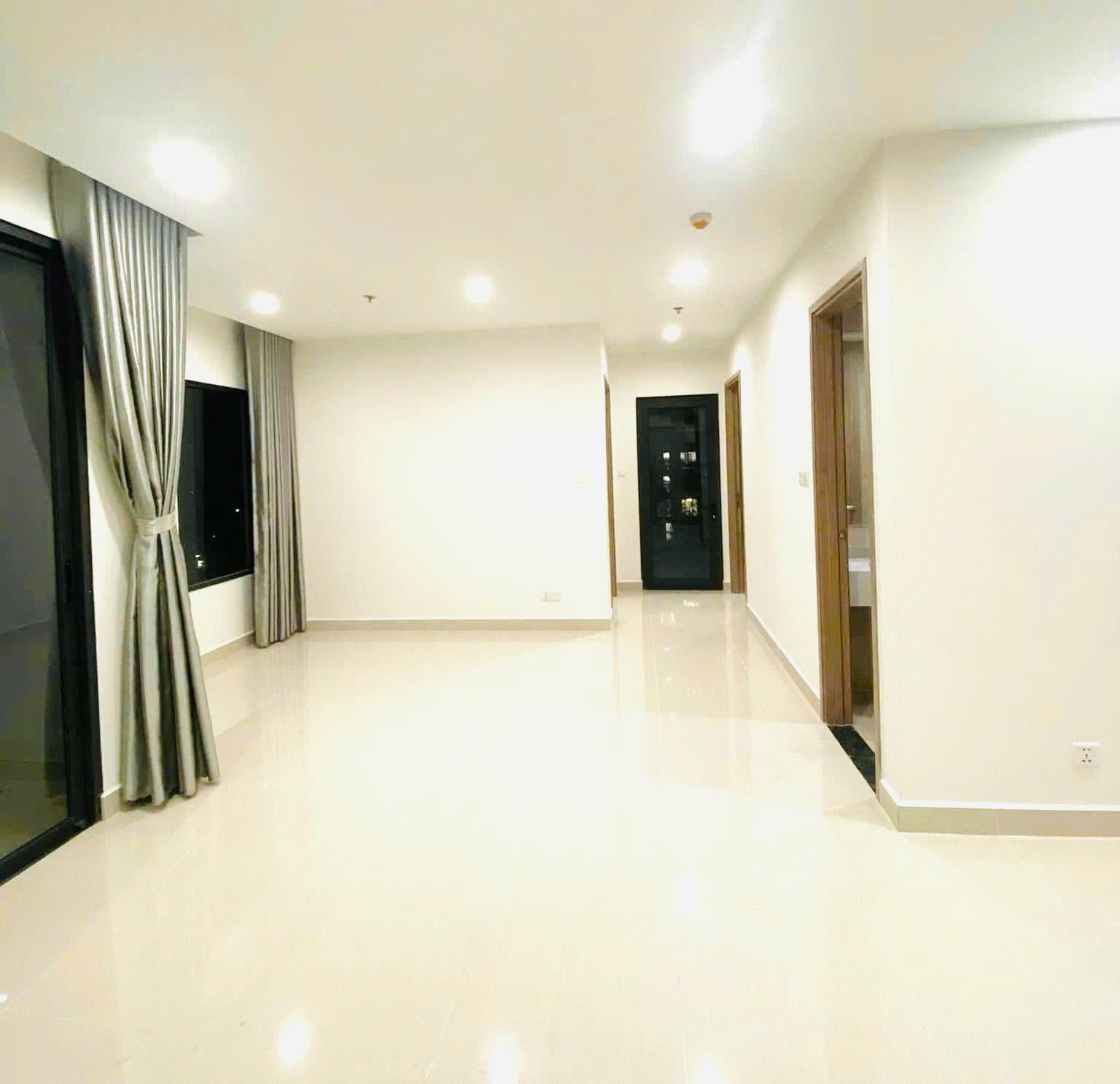 cho thuê 2pn+ bếp rèm tại vinhomes grand park
