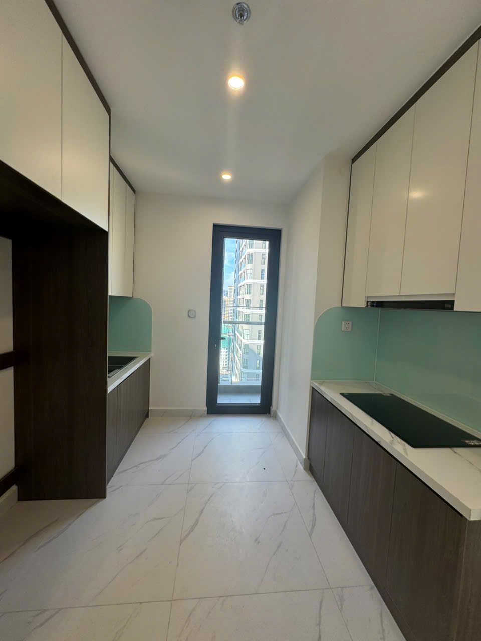cho thuê Be 2pn2wc bếp rèm tại vinhomes grand park
