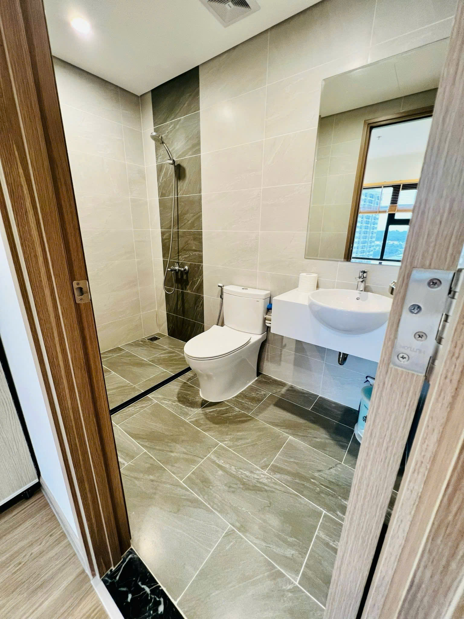 cho thuê Be 2pn2wc bếp rèm tại vinhomes grand park